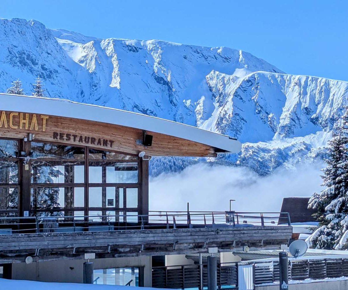Vue exterieure durestaurant des Villages du Bachat Chamrousse